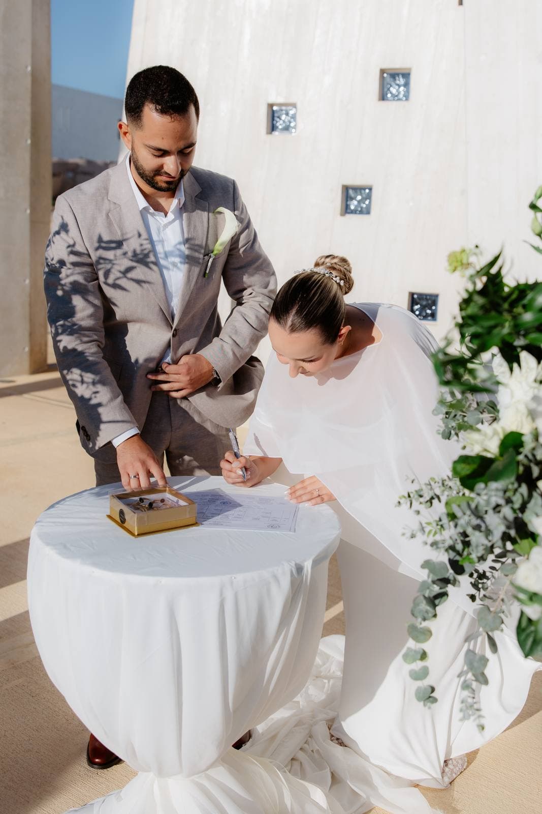 Christos & Eleni, signing at the chapel