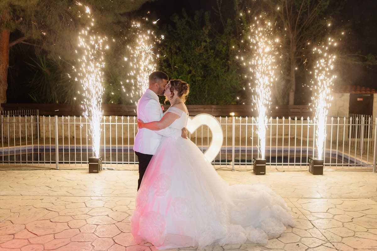 Emma & Josh, photograph 3
