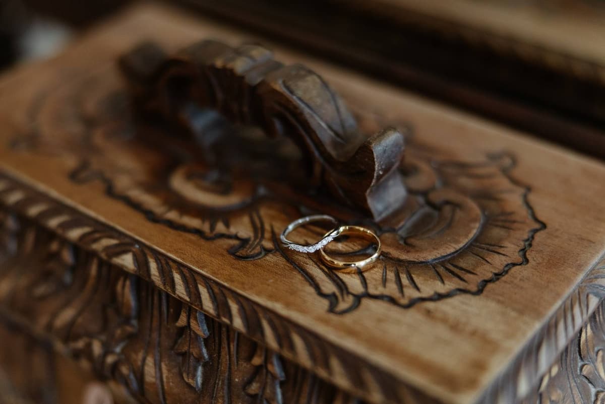 Hannah & Danial, the wedding rings on a carved wooden box