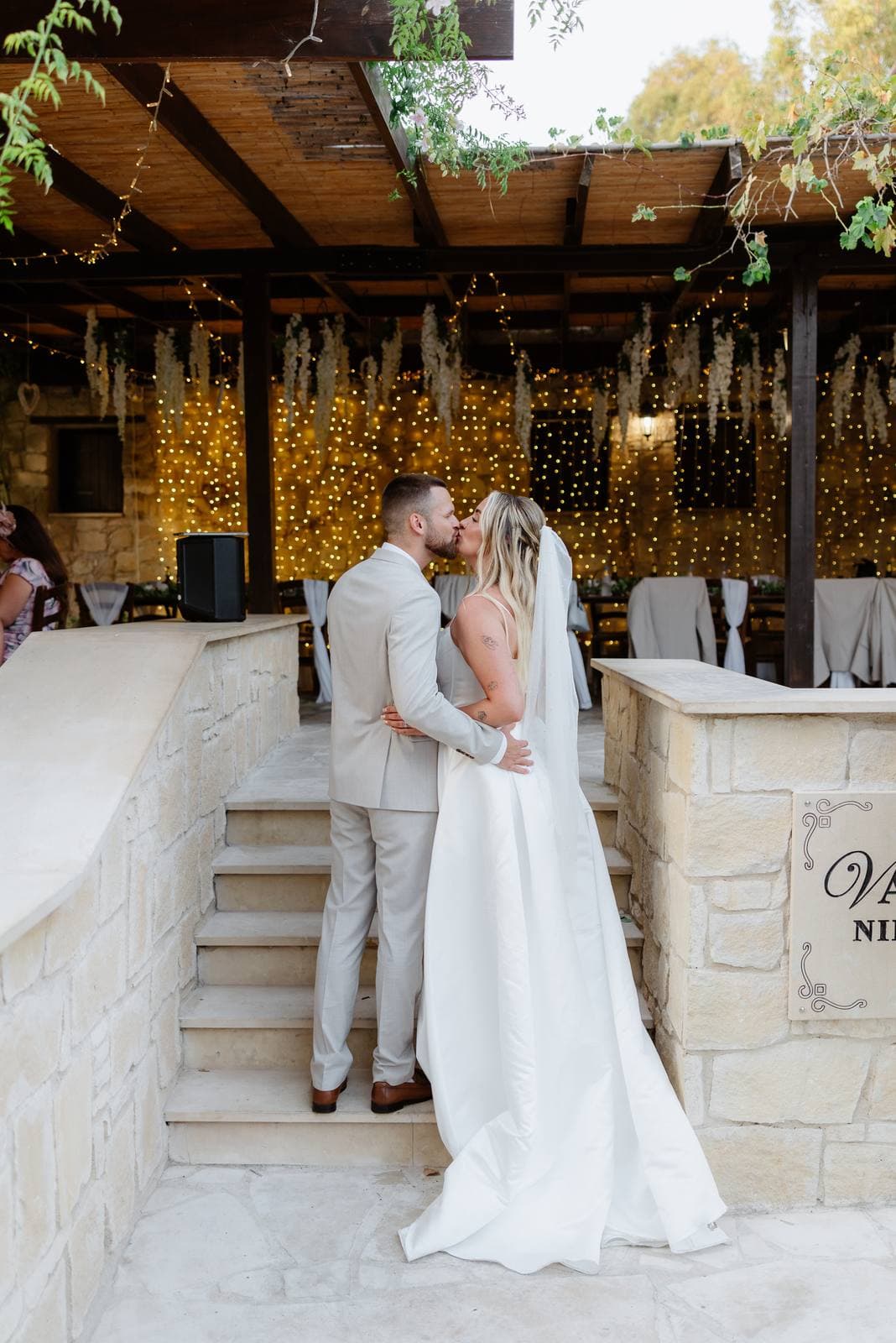 Hannah & Danial, a kiss on the stone steps