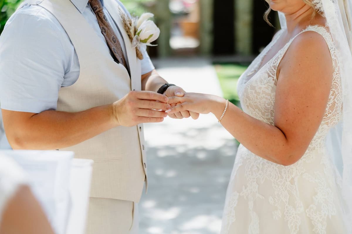 Rita & Andrej, exchanging rings
