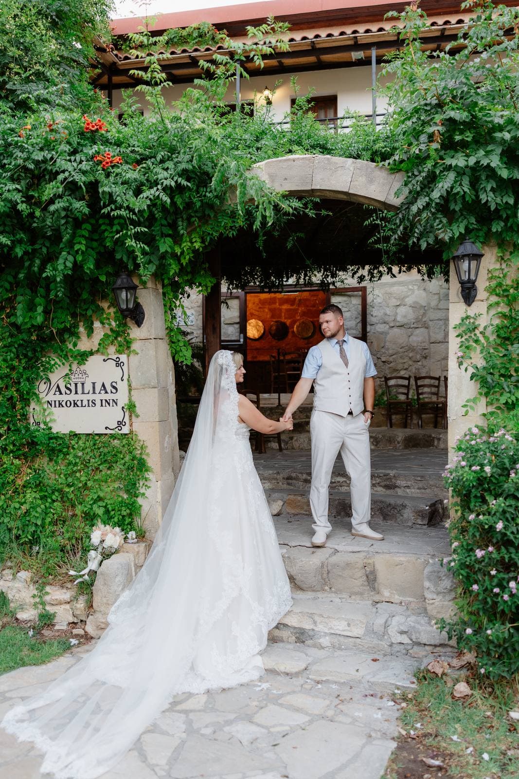 Rita & Andrej, bride and groom at the gate of the inn