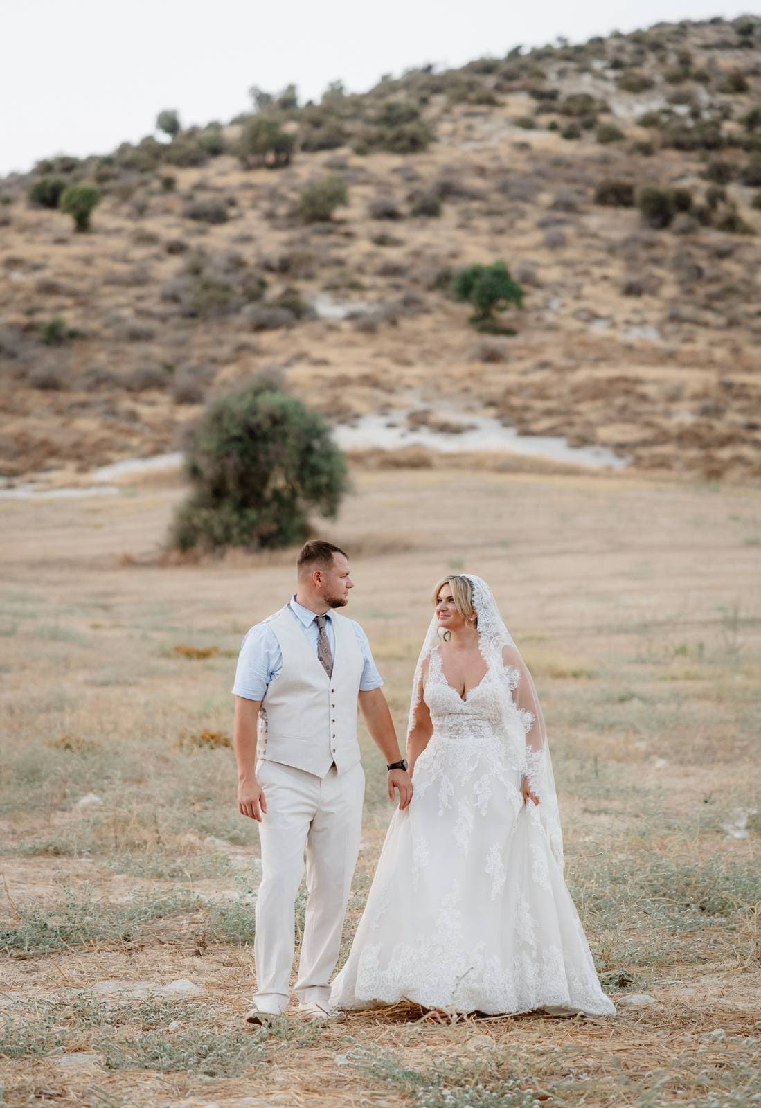 Rita & Andrej, bride and groom in the hills around Nikokleia