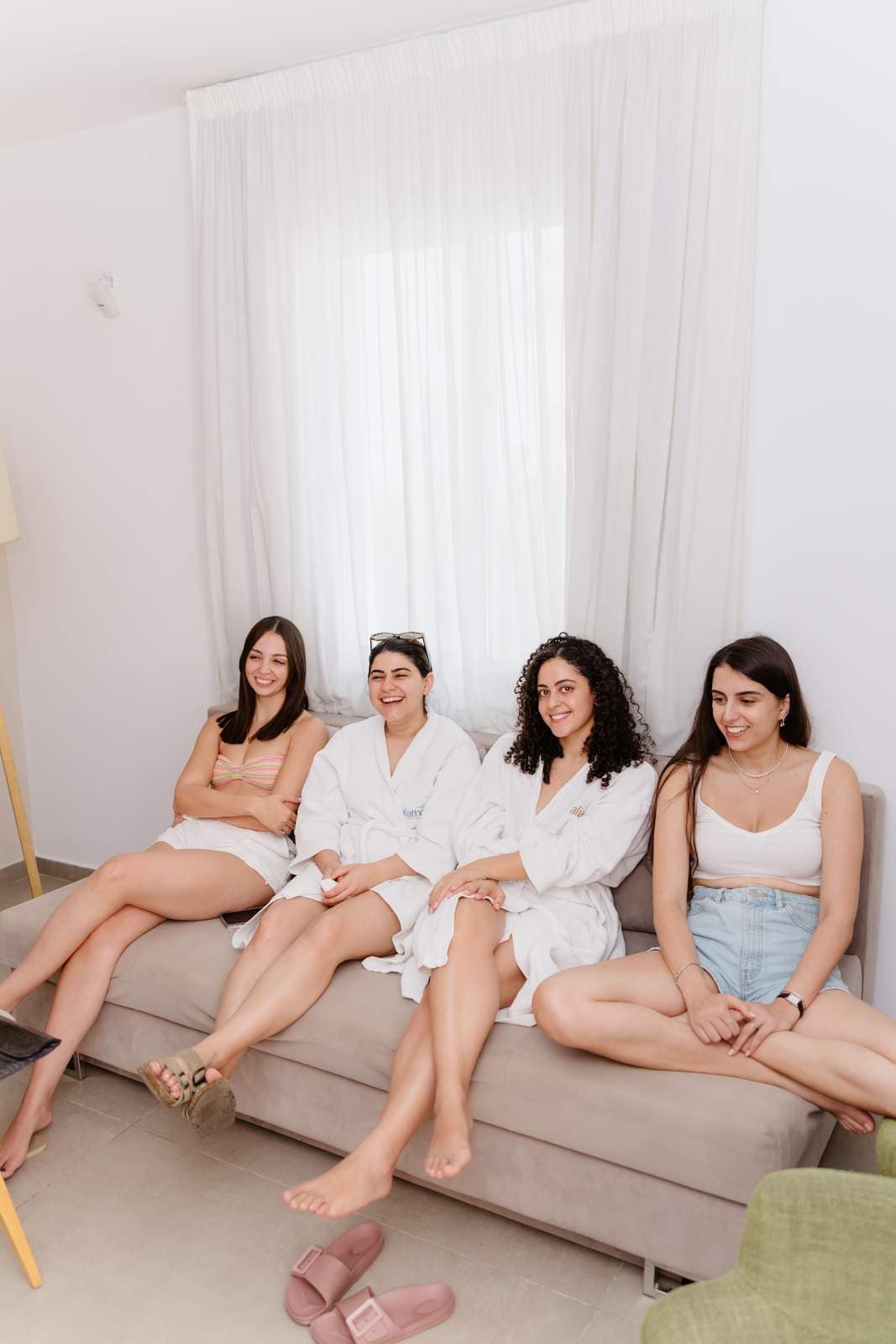 Sivan & Elon, the bride and her bridesmaids on the sofa