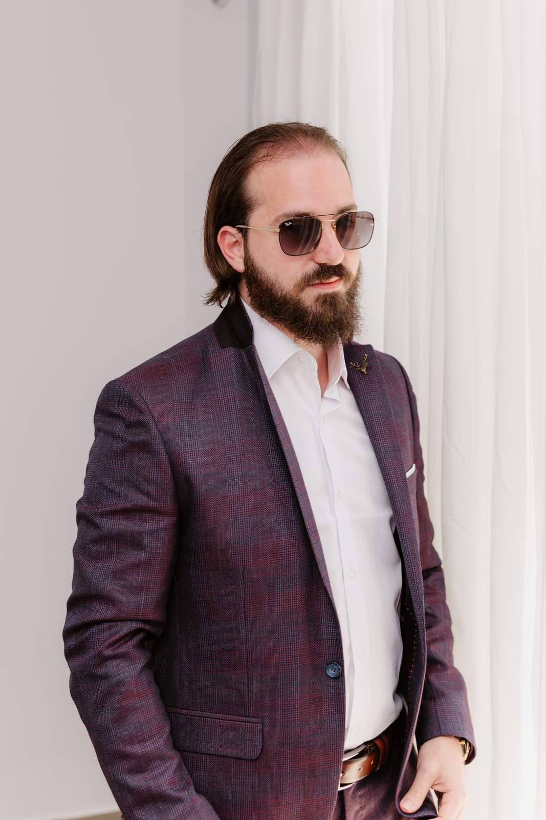 Sivan & Elon, the groom in his sunglasses