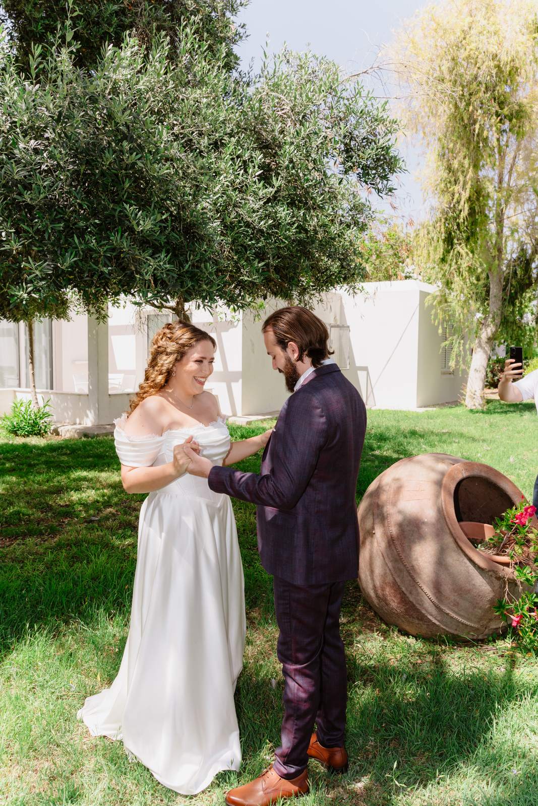 Sivan & Elon, the first look in the garden