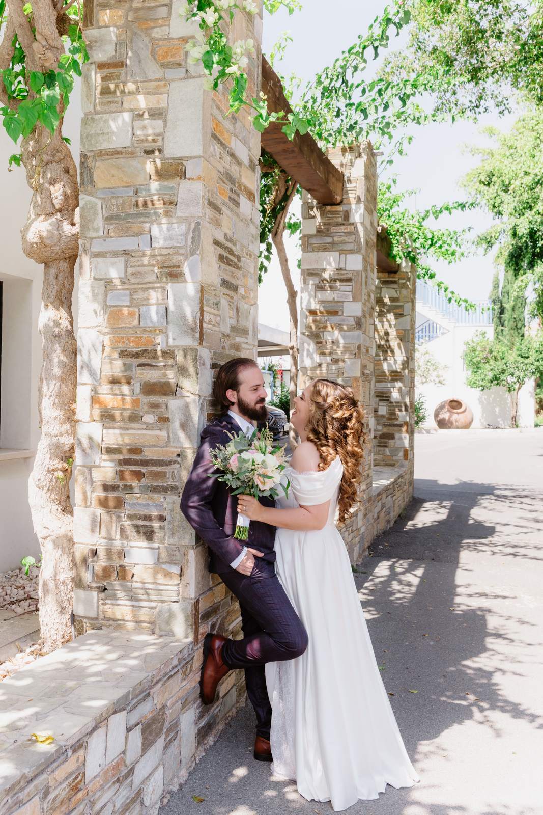 Sivan & Elon, a kiss by the stone pillar