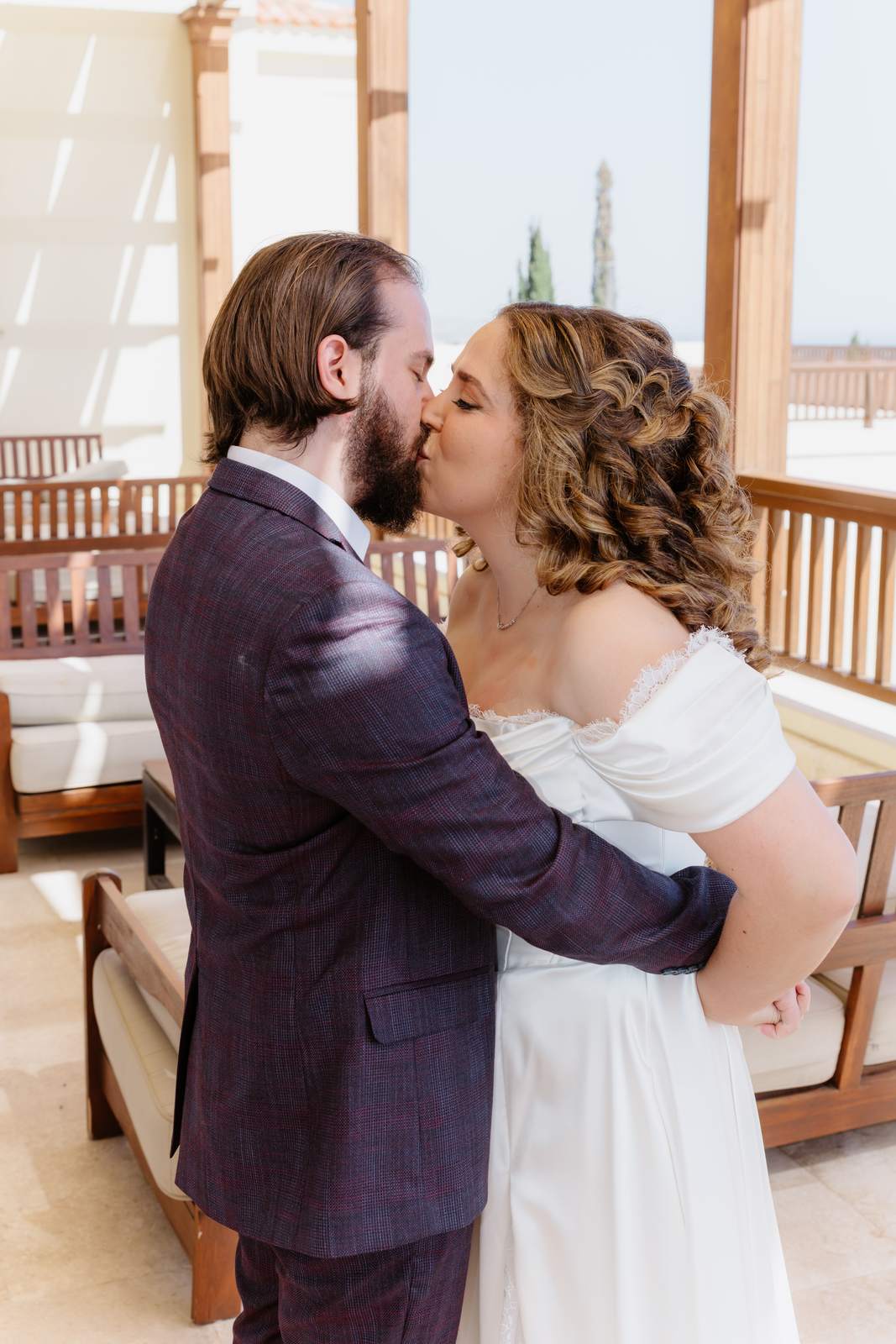 Sivan & Elon, an embrace on the terrace