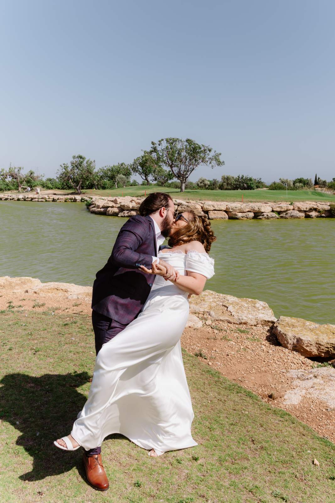Sivan & Elon, a dip kiss by the lake