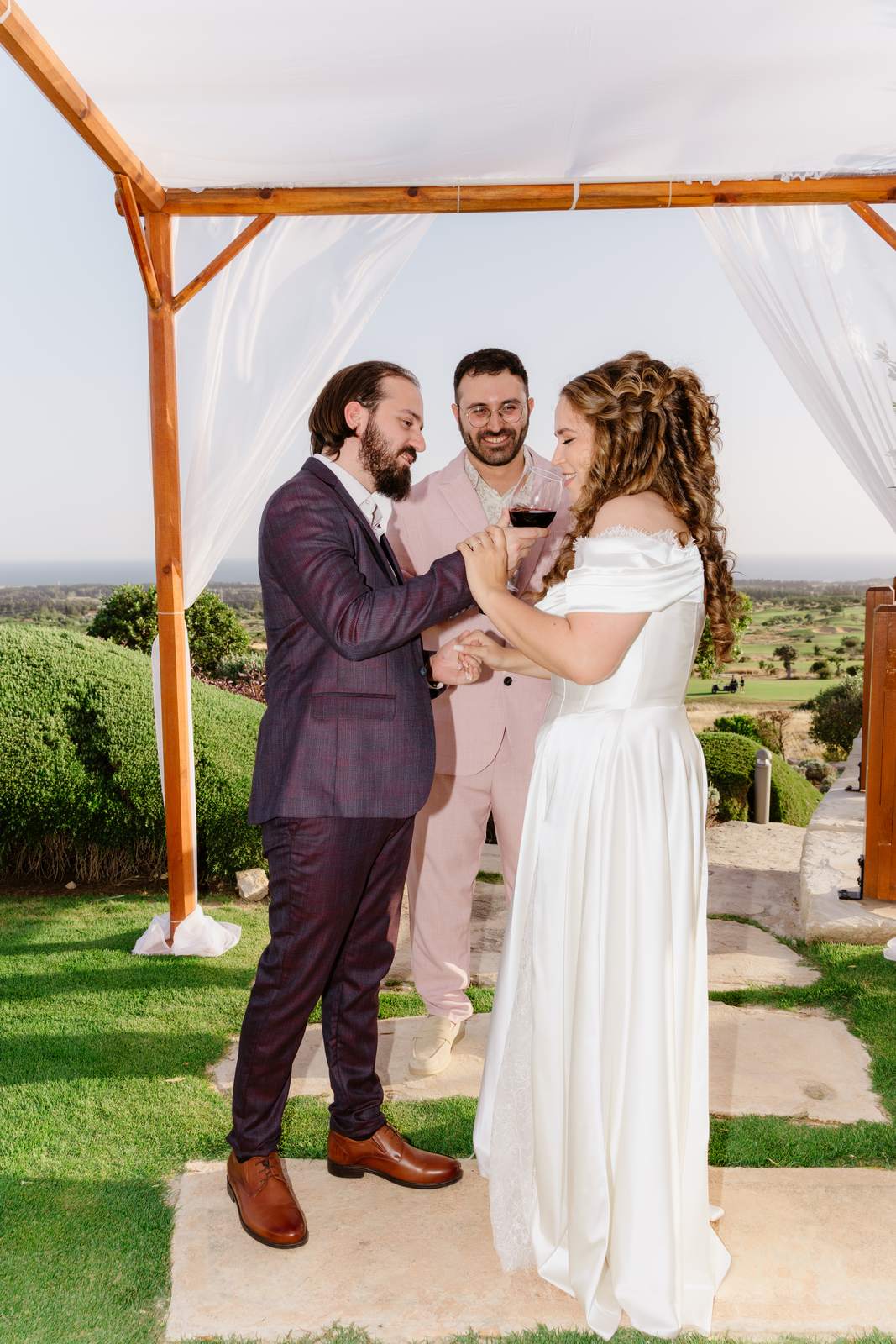Sivan & Elon, the toast under the arch